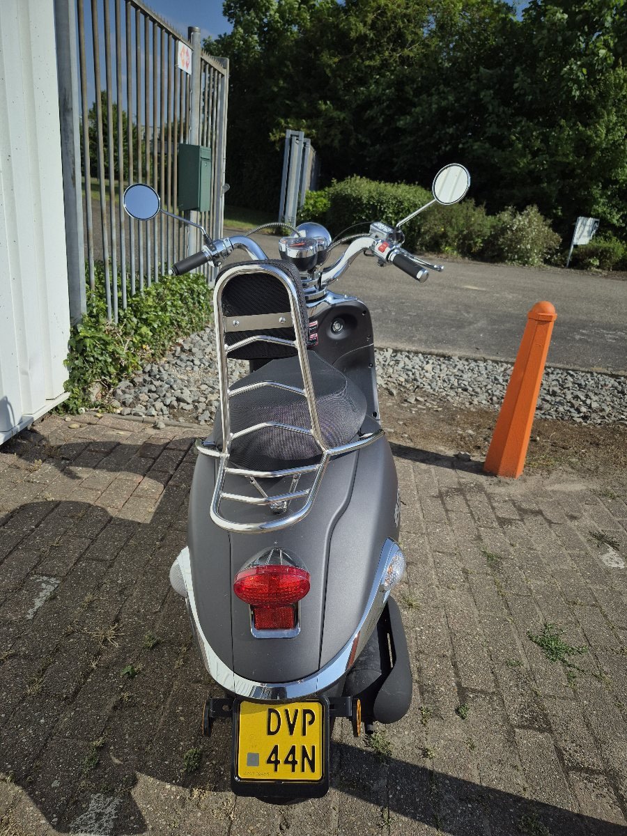 BTC retro Scooter uit 2019 , nieuwstaat!