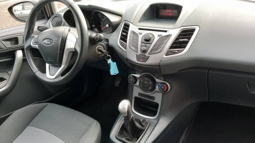 Ford Fiesta 1.25 limited 5deurs bj:2011 airco 121.000 km i.z.g.st