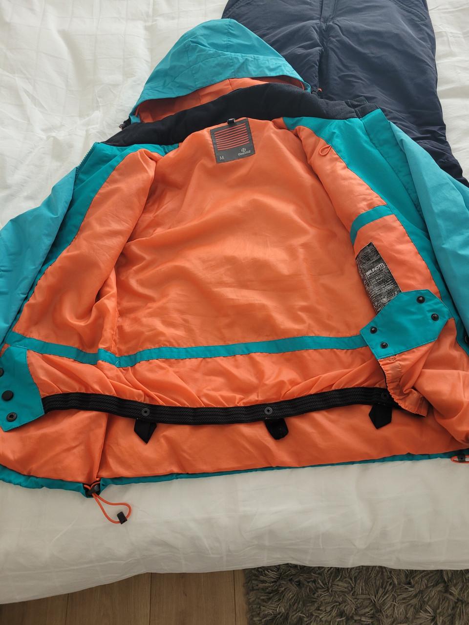 Leuke ski-outfit voor dames (jas en broek)
