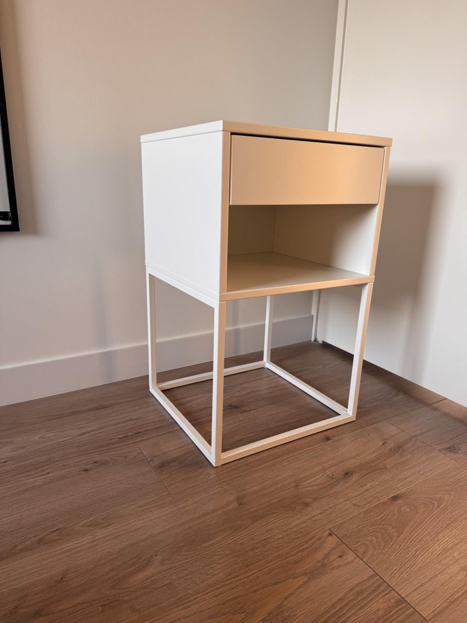 Ikea nachtkastje Vikhammer wit