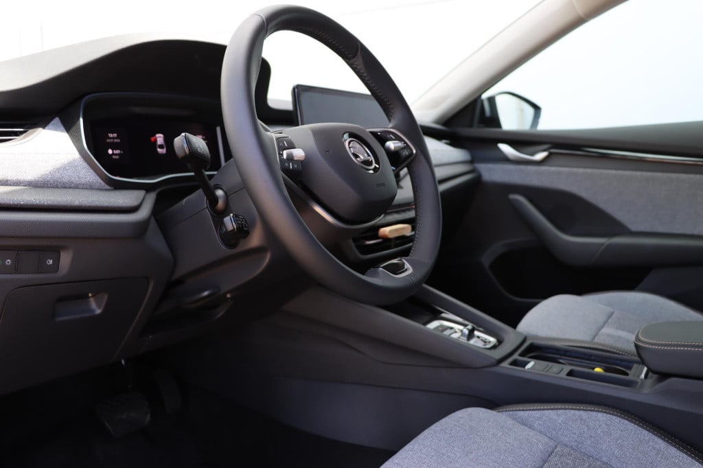 Skoda Octavia first edition 1.5 tsi m-hev 85 kw / 115 pk hatchba