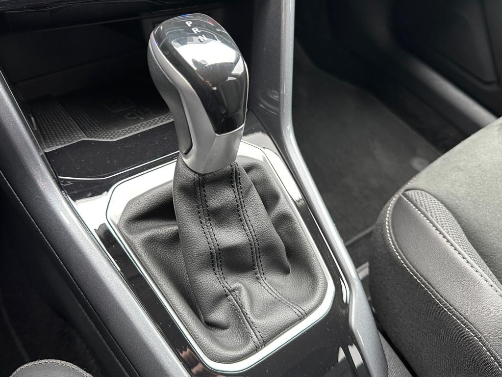 Volkswagen T-roc 1.5 tsi 150pk dsg style | trekhaak | navi | iq light | ada