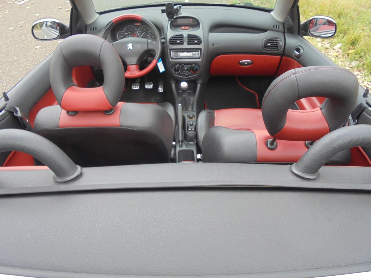 206 Cabriolet vol leer nette auto  met N.A.P en Apk € 1795