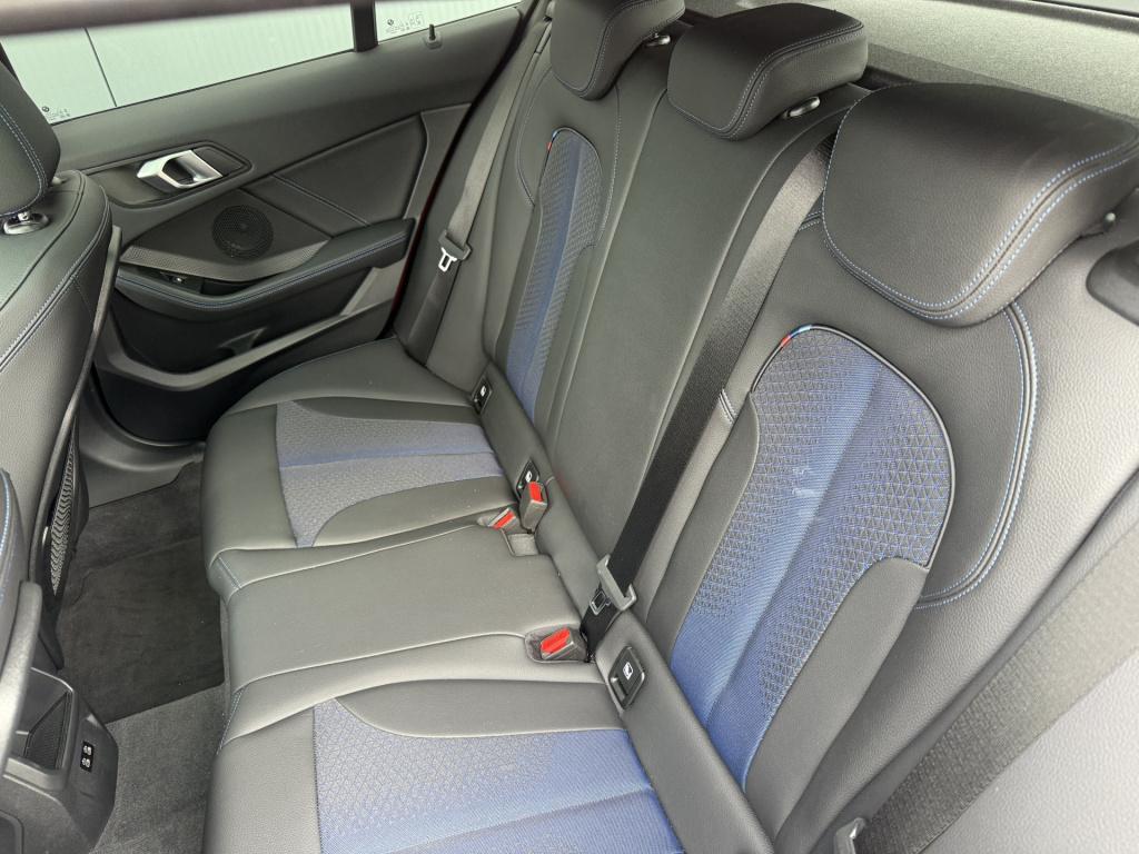 BMW 1 Serie 118i 136pk automaat high executive m-sportpakket 5-drs