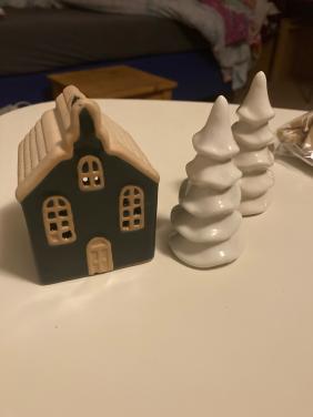 Kersthuisje en decoratie