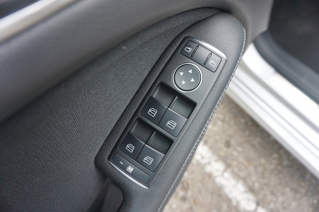 Mercedes-Benz B-Klasse 180 ambition style l facelift uitvoering l xenon l p