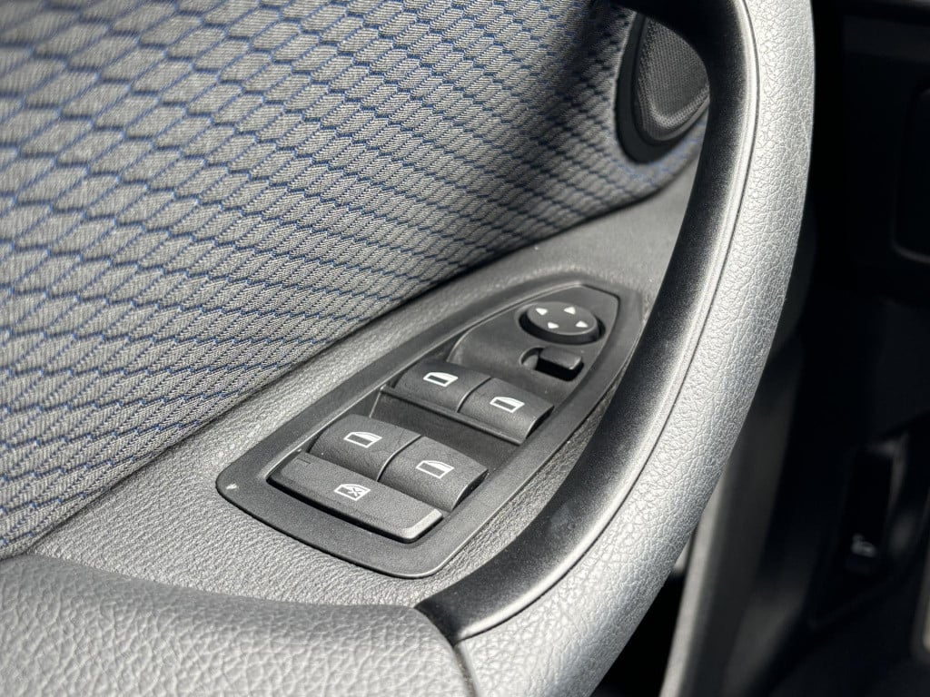 BMW X1 sdrive18i high executive m sport | trekhaak afneembaar | sportstoele