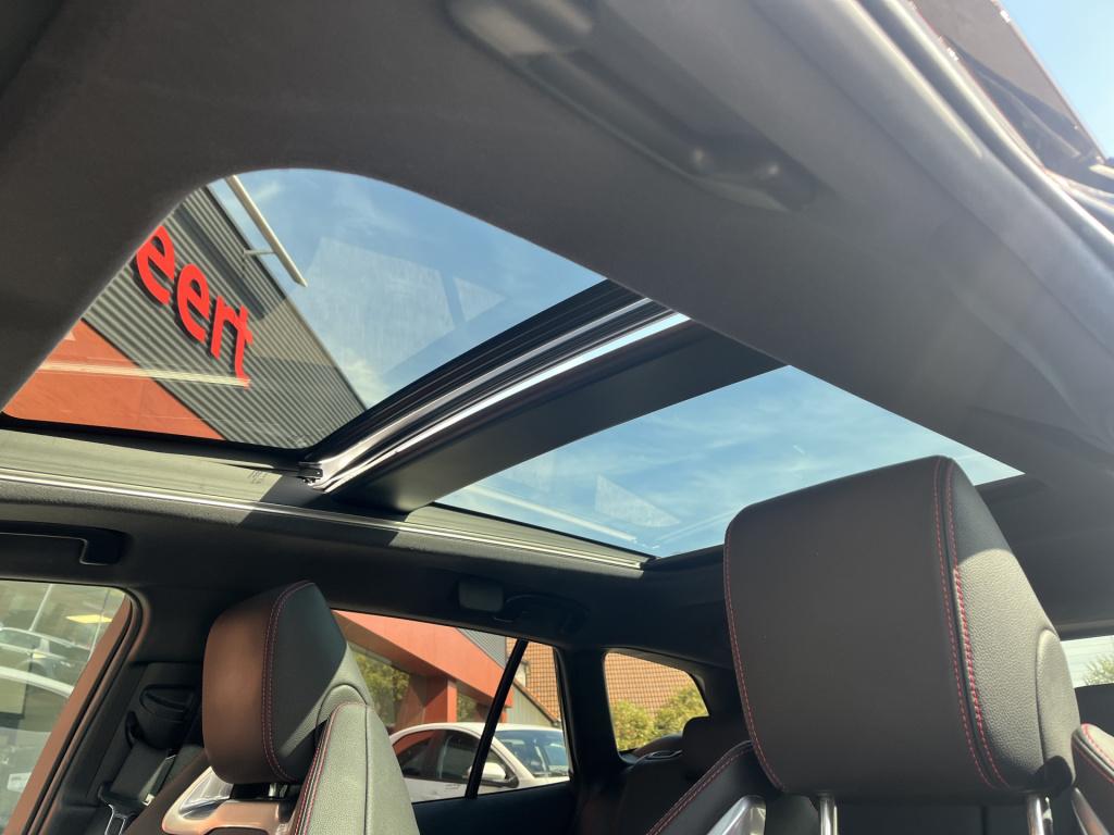 Toyota Corolla Touring Sports 2.0 hybrid executive | trekhaak | pano | nav!