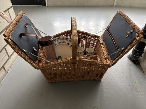 MOOIE GROTE PICKNICK MAND MET INHOUD