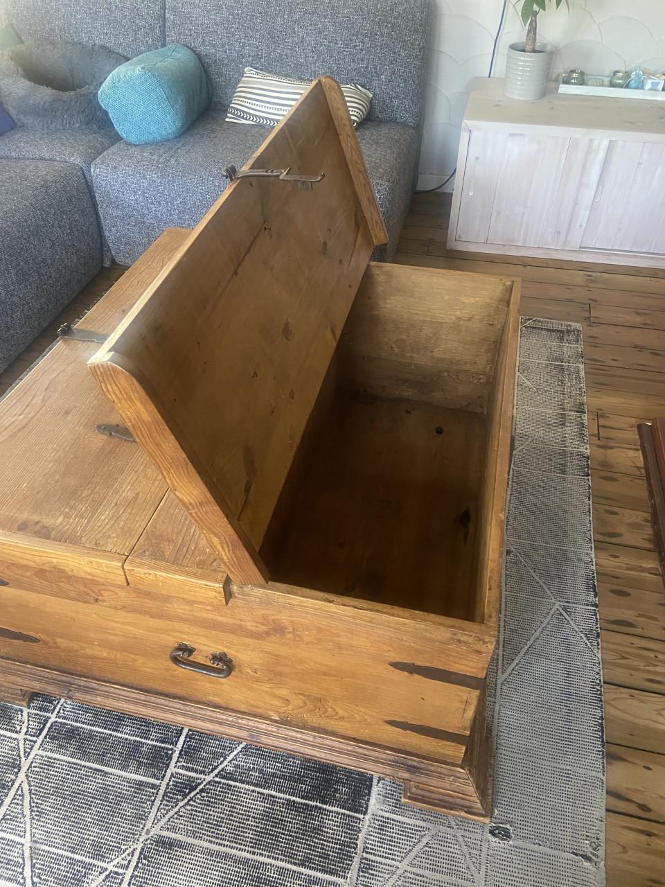 Houten salontafel kist model, koloniaal  45x85x100cm met 2 opbergruimtes