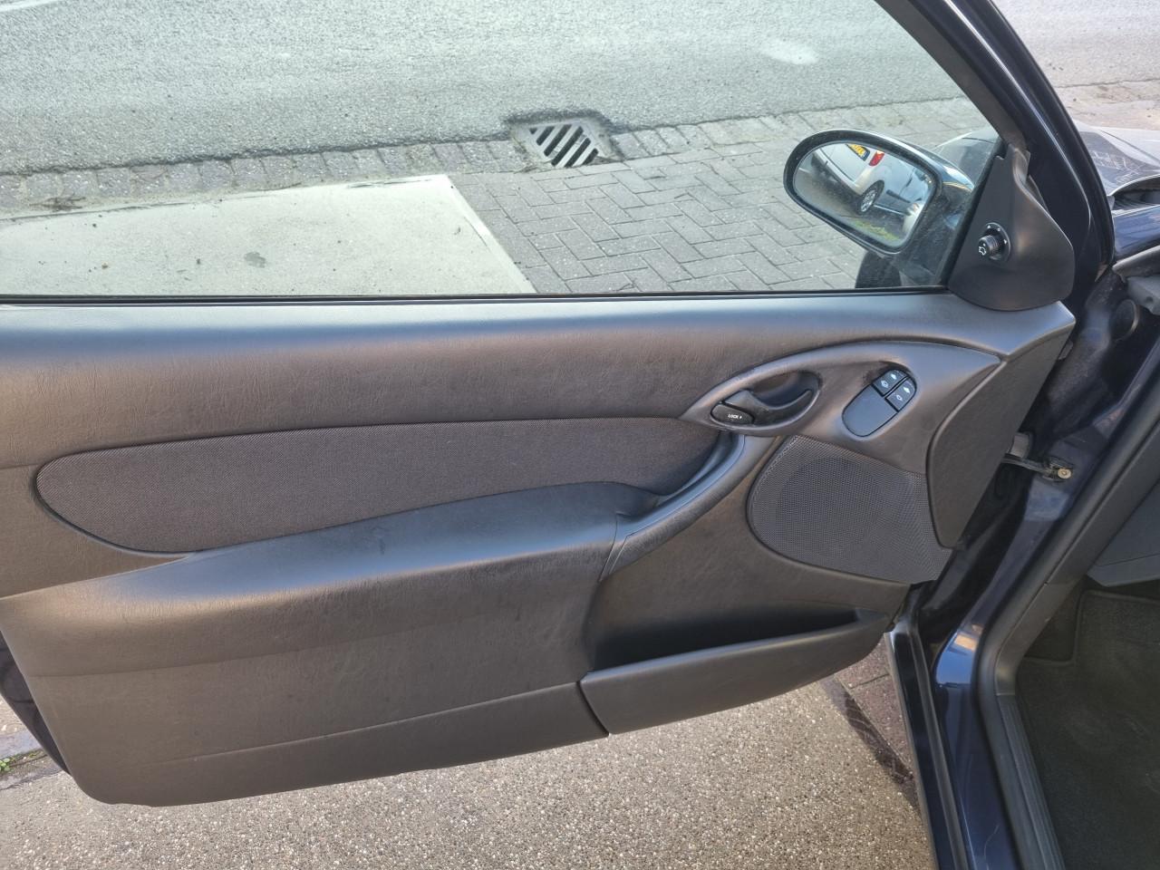 Ford Focus 1.4-16V Cool Edition | Dealer onderhouden | 1e Eigenaar!