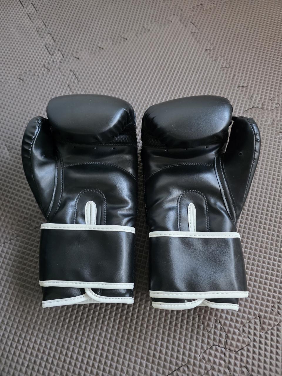 Staande boksbal met handschoenen merk RAM