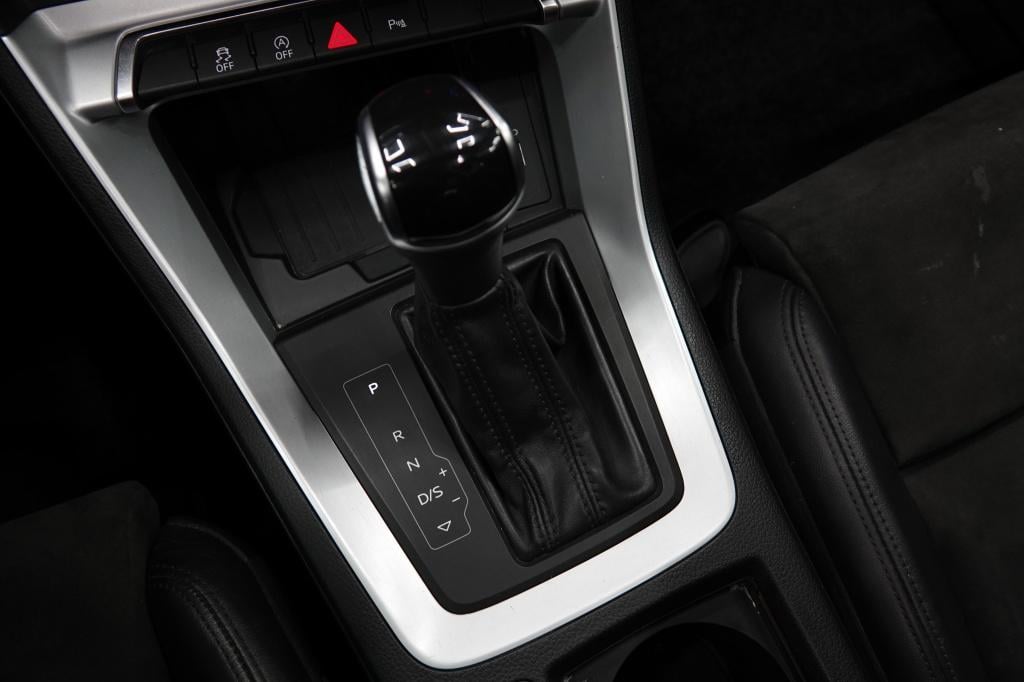 Audi Q3 35 tfsi s edition | pano | camera | stoelverw. |