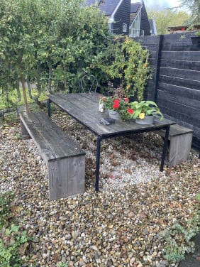 Eettafel voor in de tuin, incl 2 banken