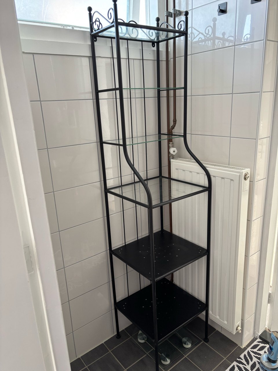 Stellingkast badkamer