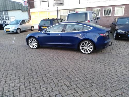20 inch velgen Tesla incl TPMS en naafkappen