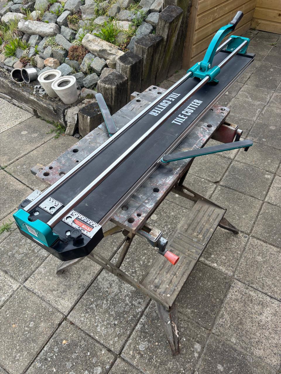 Tegelsnijder met lasergeleiding 120 cm