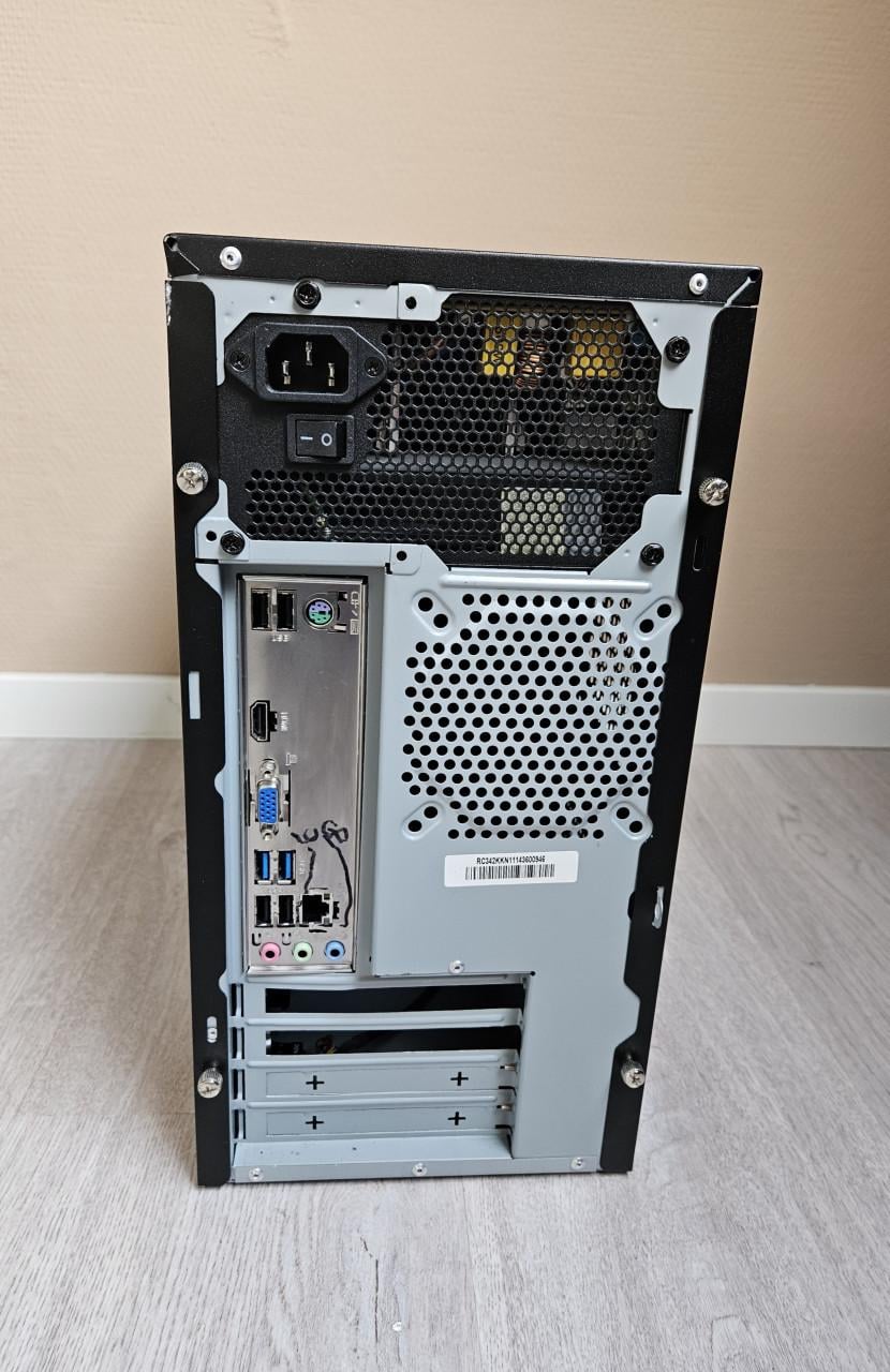 Desktop pc met windows 11.