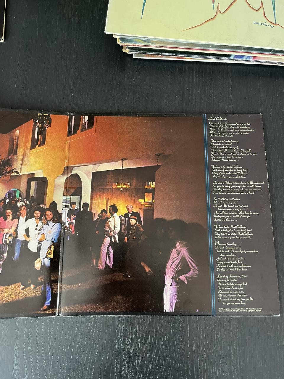 LP van The Eagles, titel 'Hotel California'.