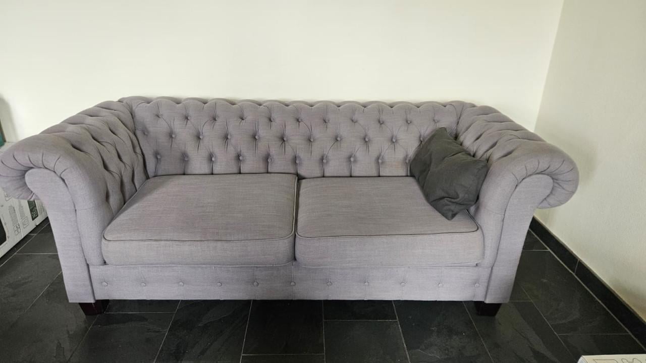 Stijlvolle Grijze Chesterfield Tweezitsbank