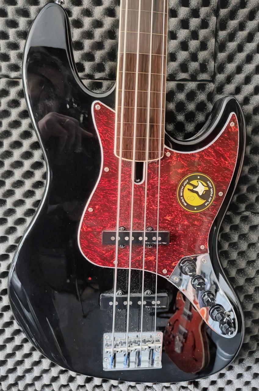 Sire Marcus Miller V7 fretloze basgitaar.