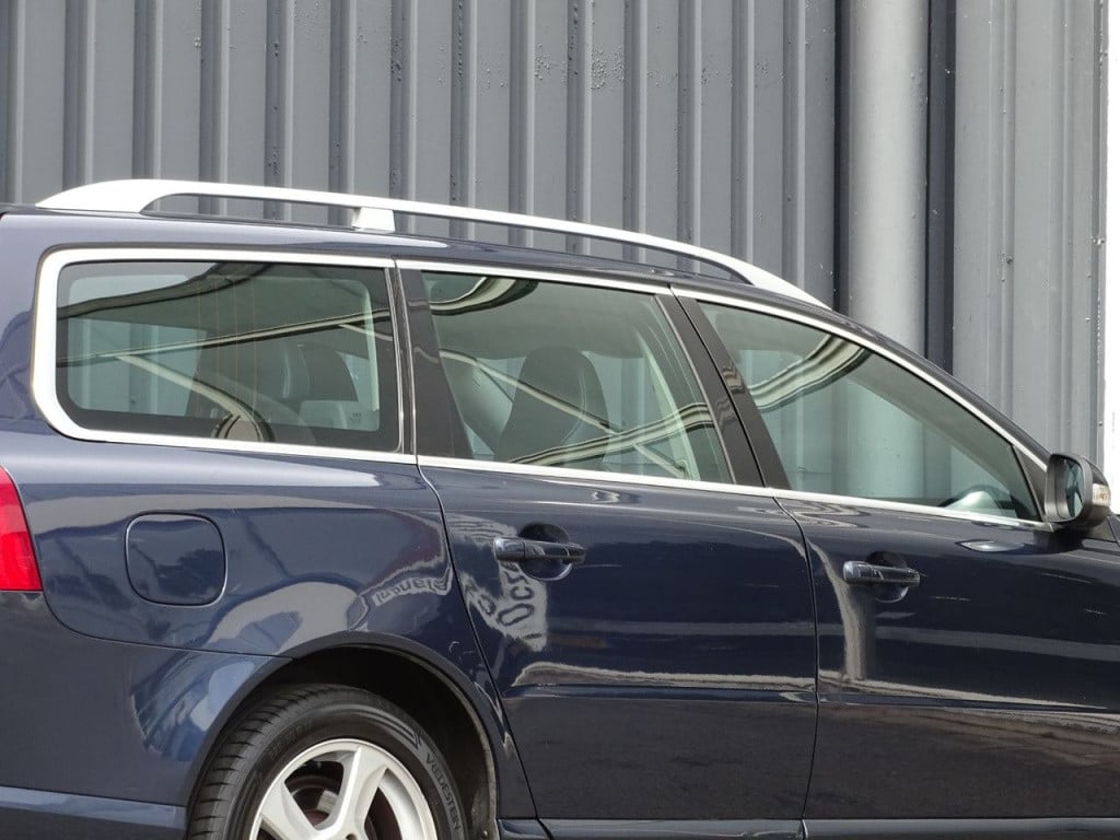 Volvo V70 2.0t momentum automaat | leder | bluetooth | stoelverwarming | na