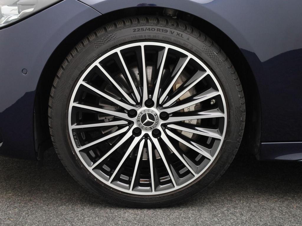 Mercedes-Benz C-Klasse 180 amg line | automaat | panoramadak | trekhaak | v