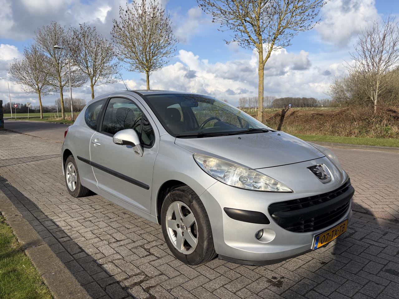 Peugeot 207 1.4-16V Color-line AIRCO NAP LOGISCH 134DKM