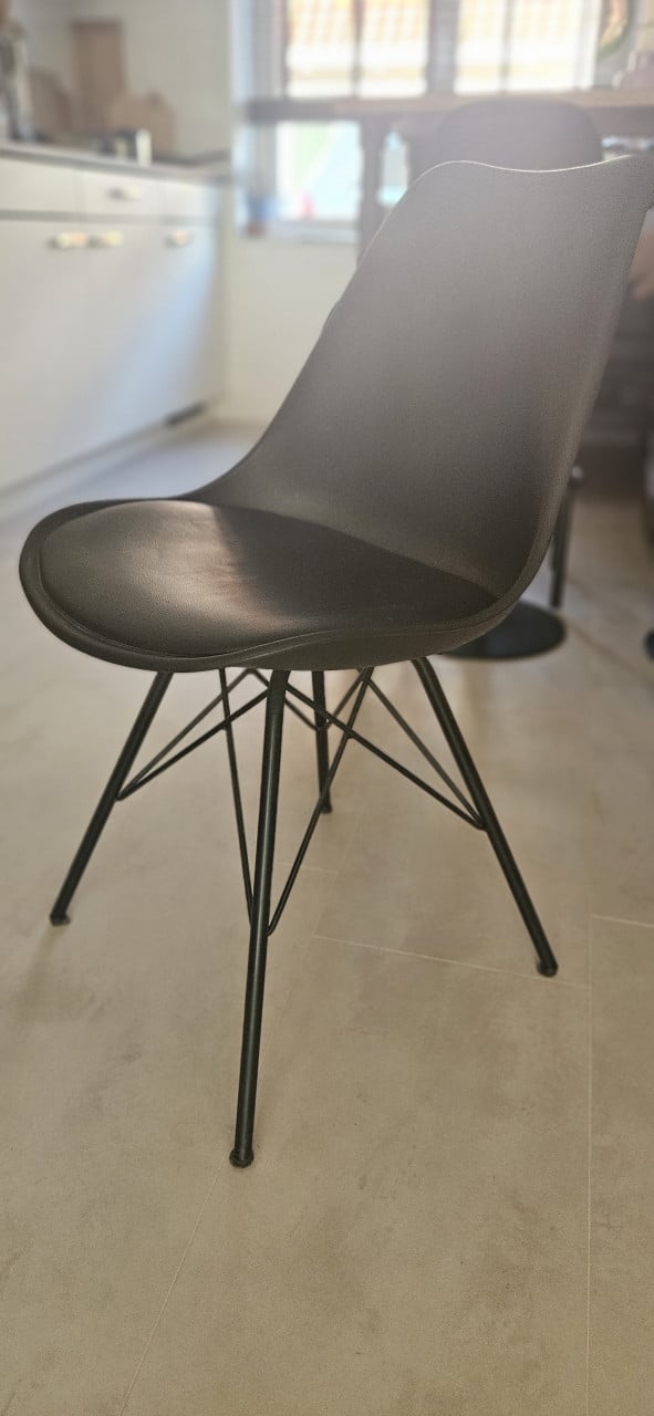 Industriële ronde mangohouten eettafel + 2 stoelen