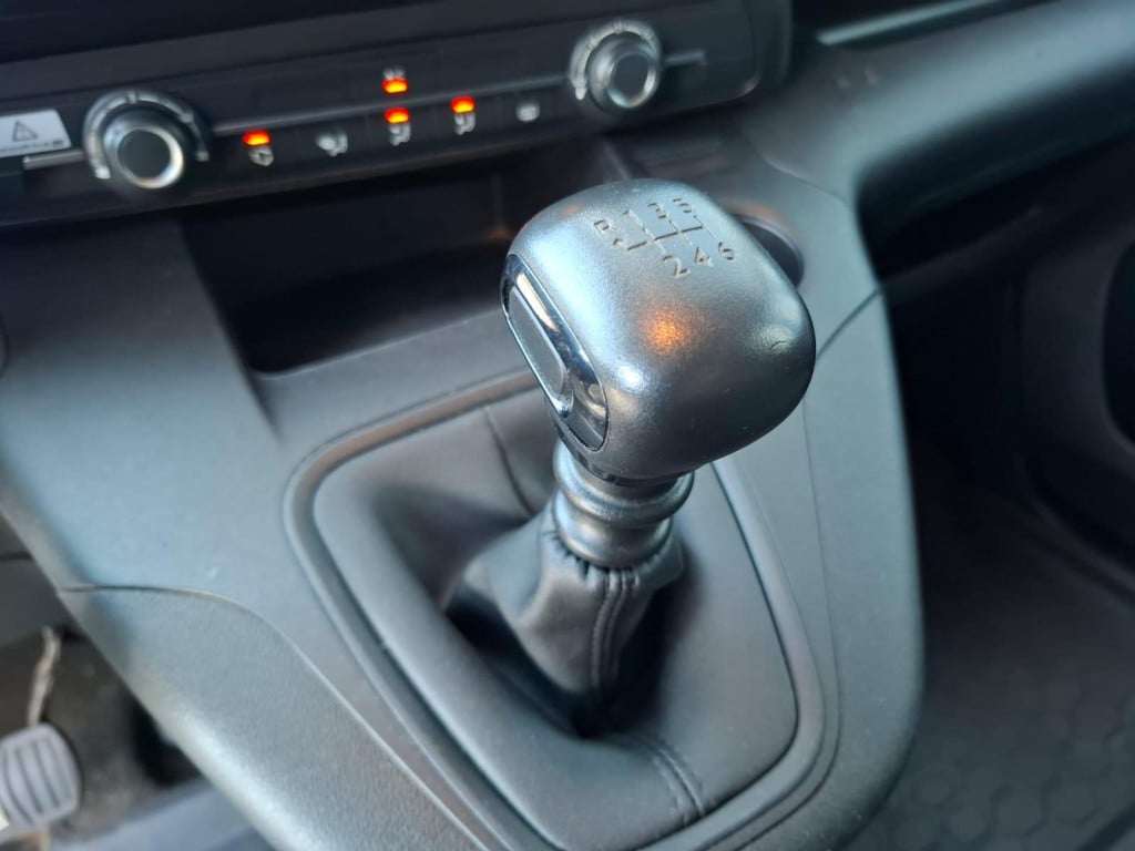 Opel Combo 1.5d l1h1 edition airco / cruise controle / navi / euro 6