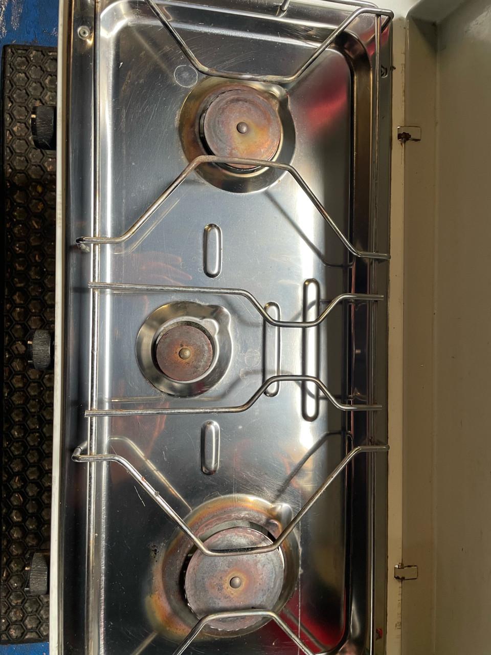 Div. camping spullen tegen leuk bod!