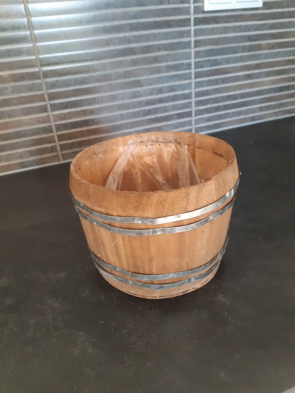 Houten bloempot geen koeriersdiensten