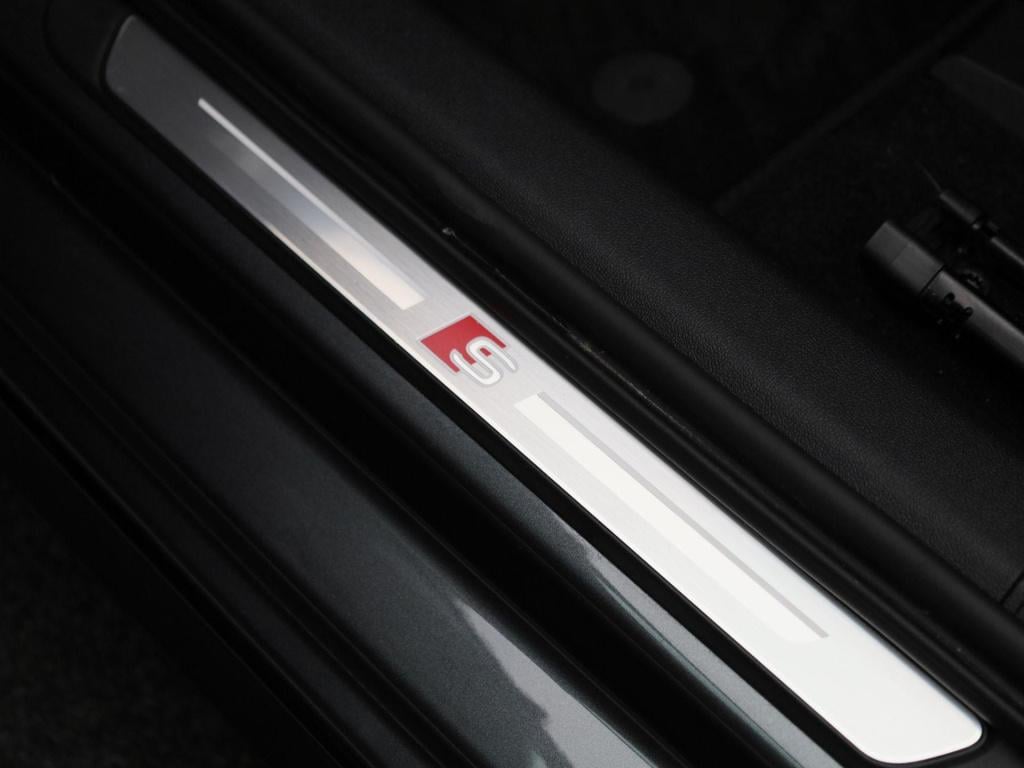 Audi A3 limousine 30 tfsi s edition | automaat | navigatie | vlak stuur | c