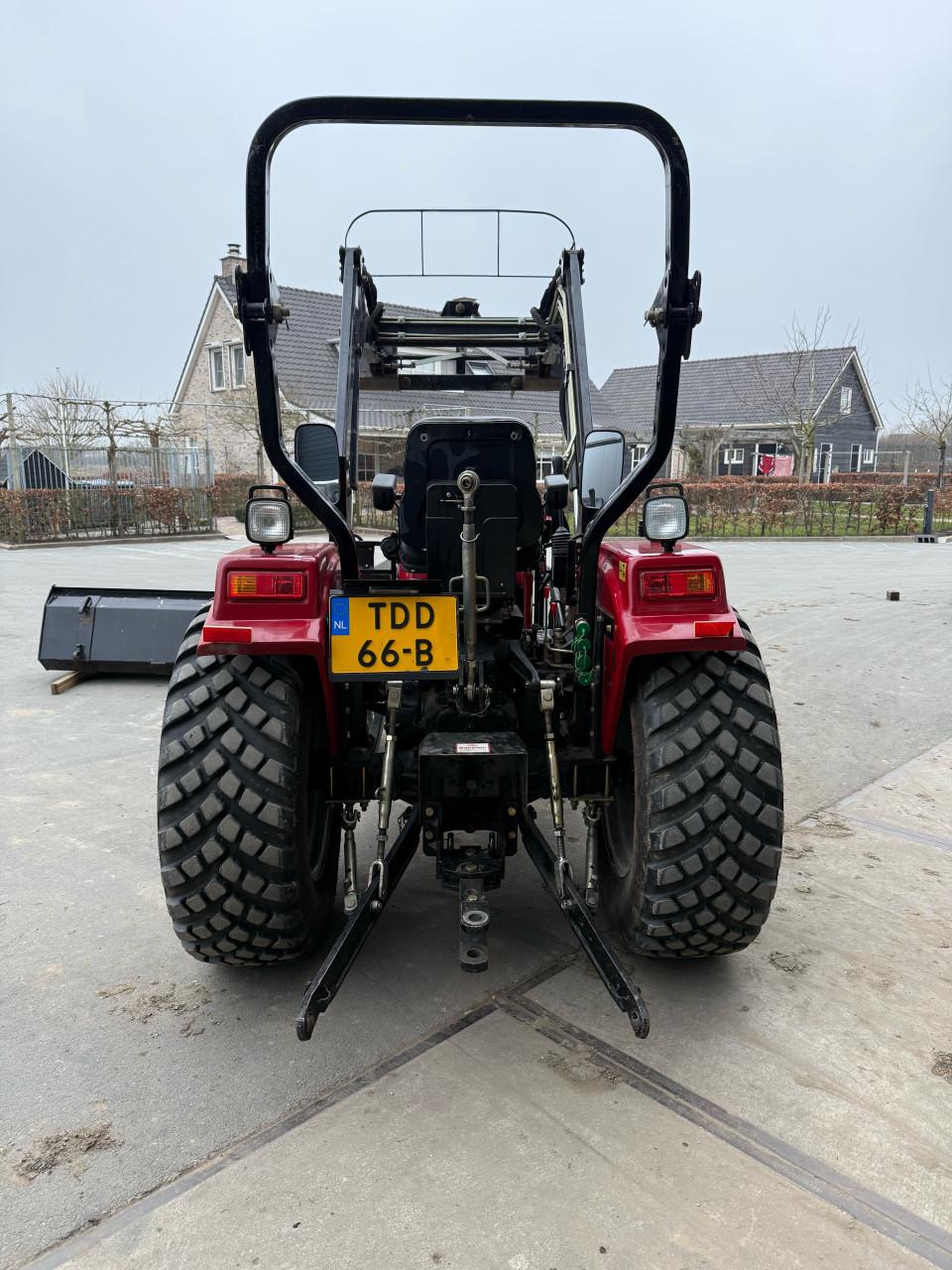 Knegt 404 G2 met voorlader