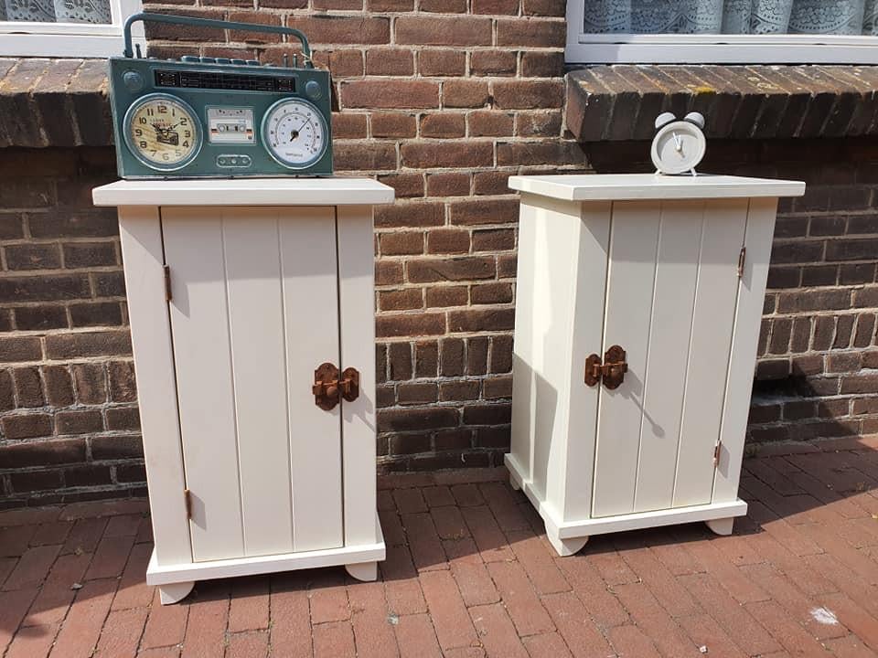NACHTKASTJES. BEDBANKEN, TAFELTJES VOOR NAAST HET BED, 3ZFACTORY ARNEMUIDEN
