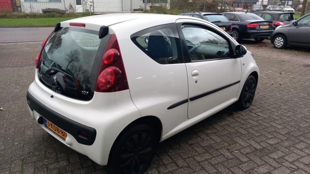 Peugeot 1.0 12v 107 Active 3deurs bj:2014 led-airco apk 2027