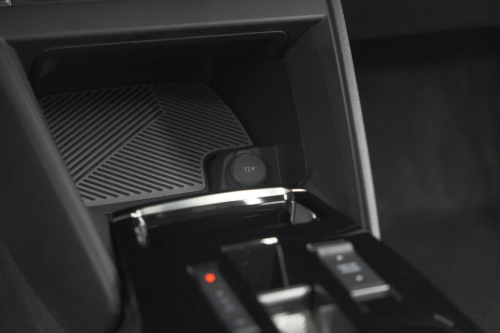 Citroen C4 puretech 130 eat8 shine | camera | apple carplay | parkeersensor