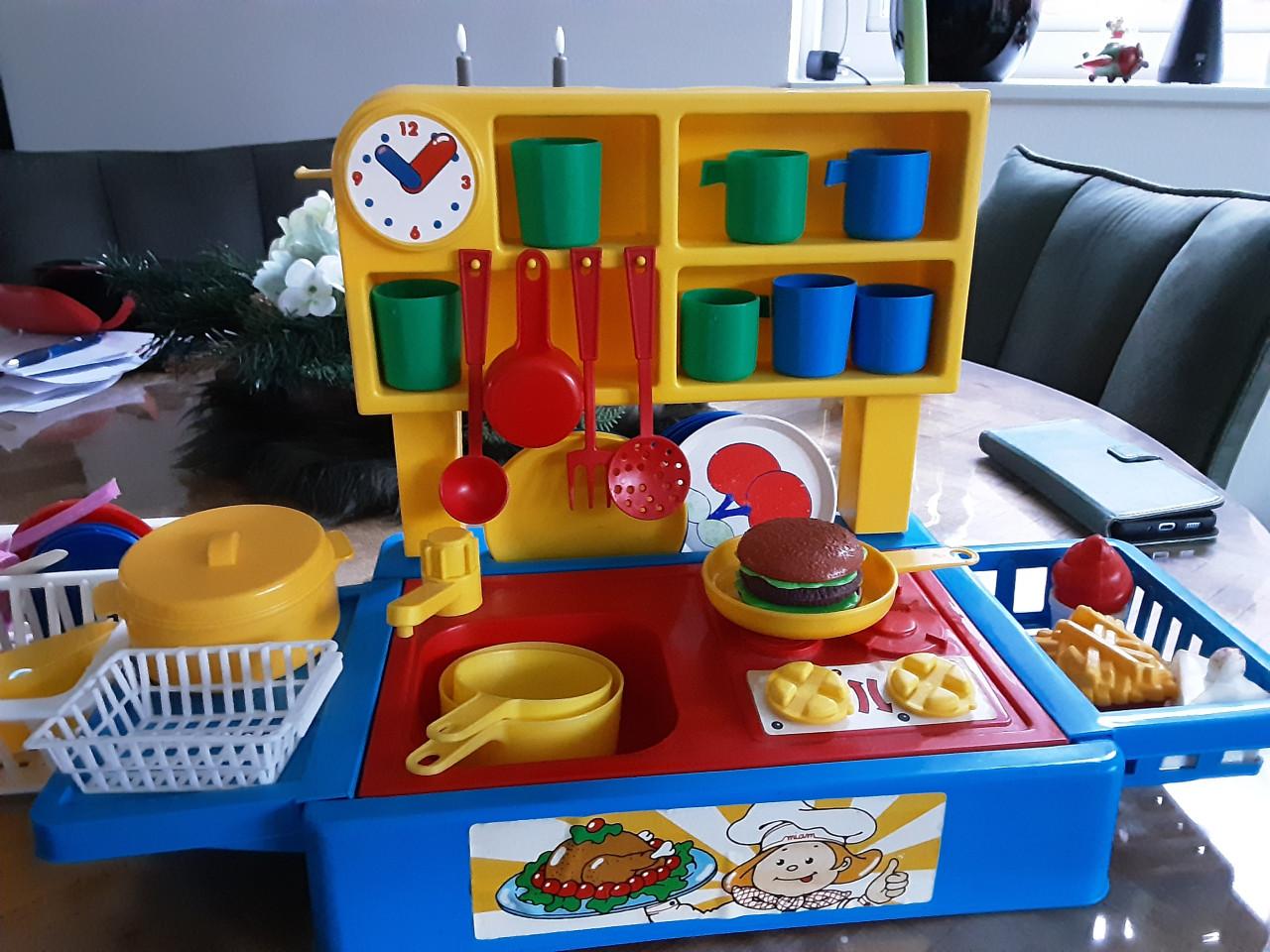 Leuk keukentje met allemaal spulletjes