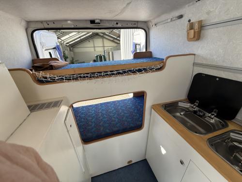🚐 4-persoons buscamper – Compact, past in het parkeervak, lage wegenbel.