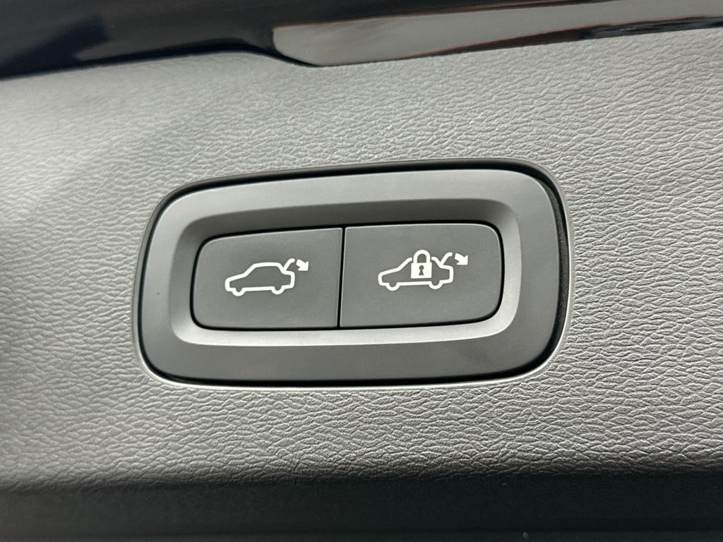 Volvo V60 t8 455pk recharge plus dark| pano| trekhaak| 360camera|