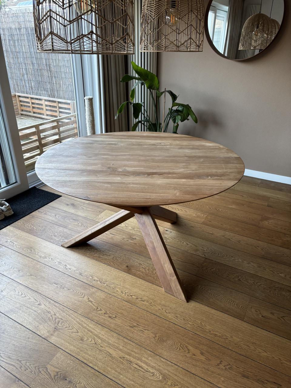 Ethnicraft ronde eettafel eikenhout 136cm