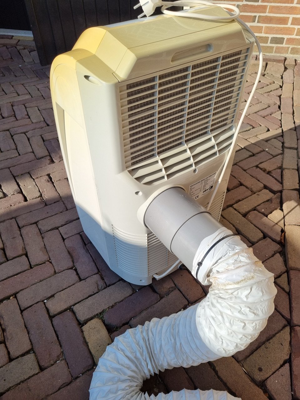 Mobiele airco Zibro P122 met afvoerslang