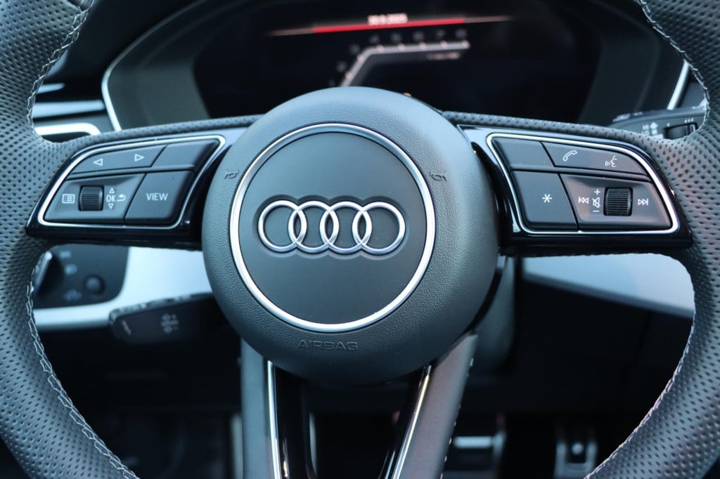 Audi A4 avant 35 tfsi s edition competition