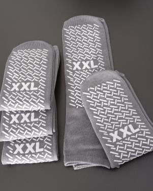 Nieuwe WIJDE ANTISLIP SOKKEN / ook wel ZIEKENHUISSOKKEN genoemd.