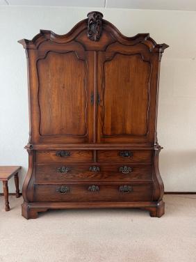 Antieke eikenhouten kast