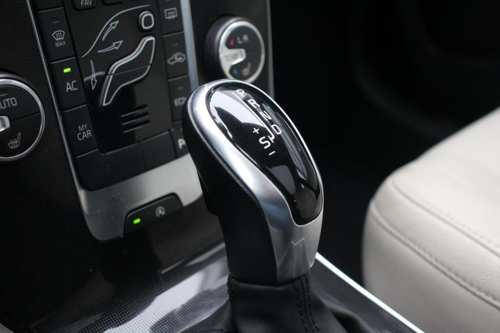 Volvo V40 1.5 t2 signature edition - leder - automaat - panoramadak - camer