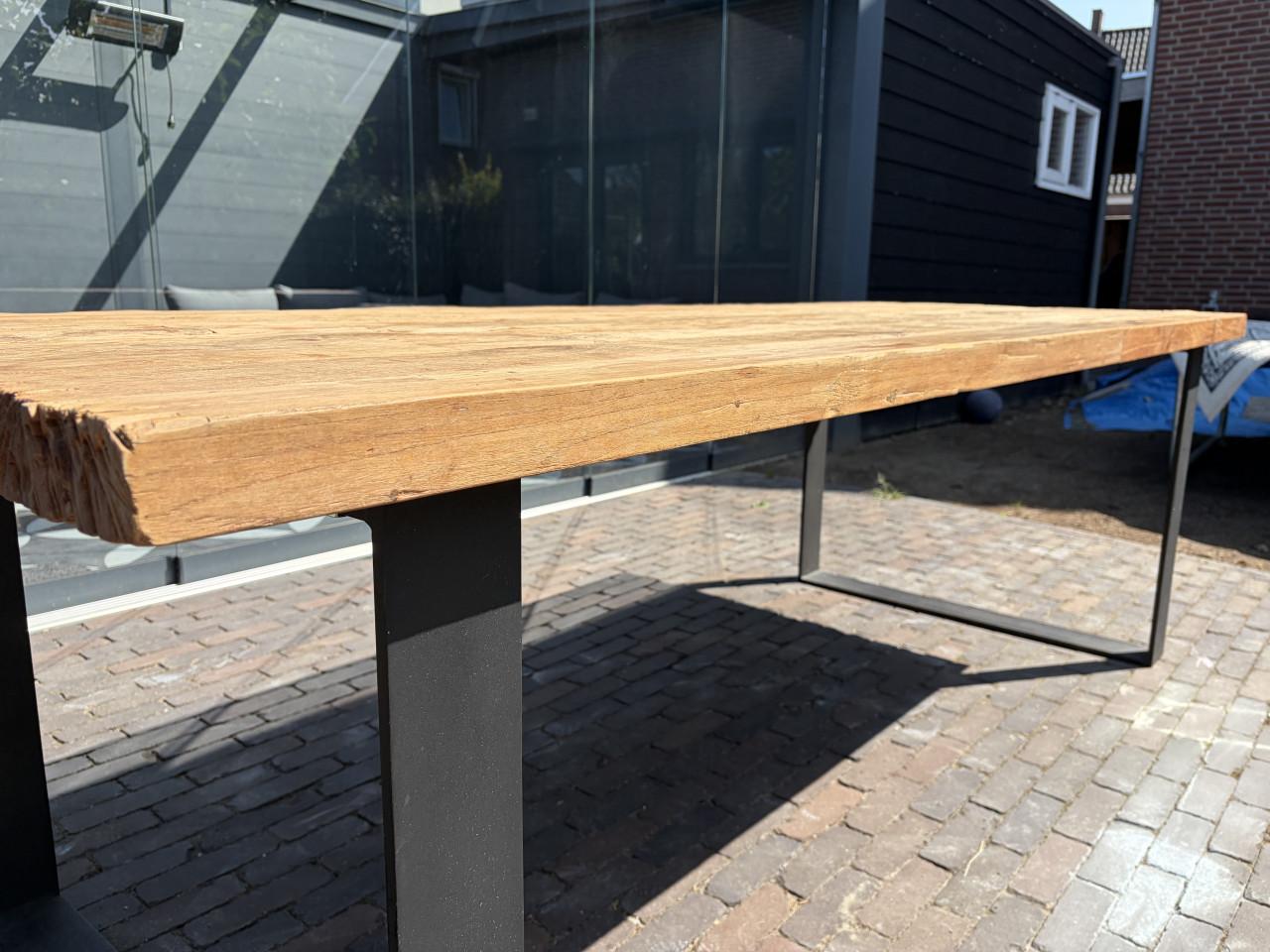 Eettafel Chunky Teak massief (240x100x77) stalen onderstel