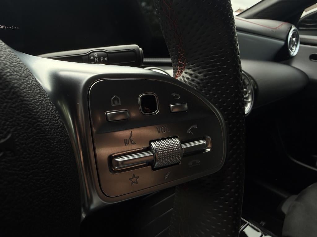 Mercedes-Benz Cla 250e - amg pakket - ambilight - pano -