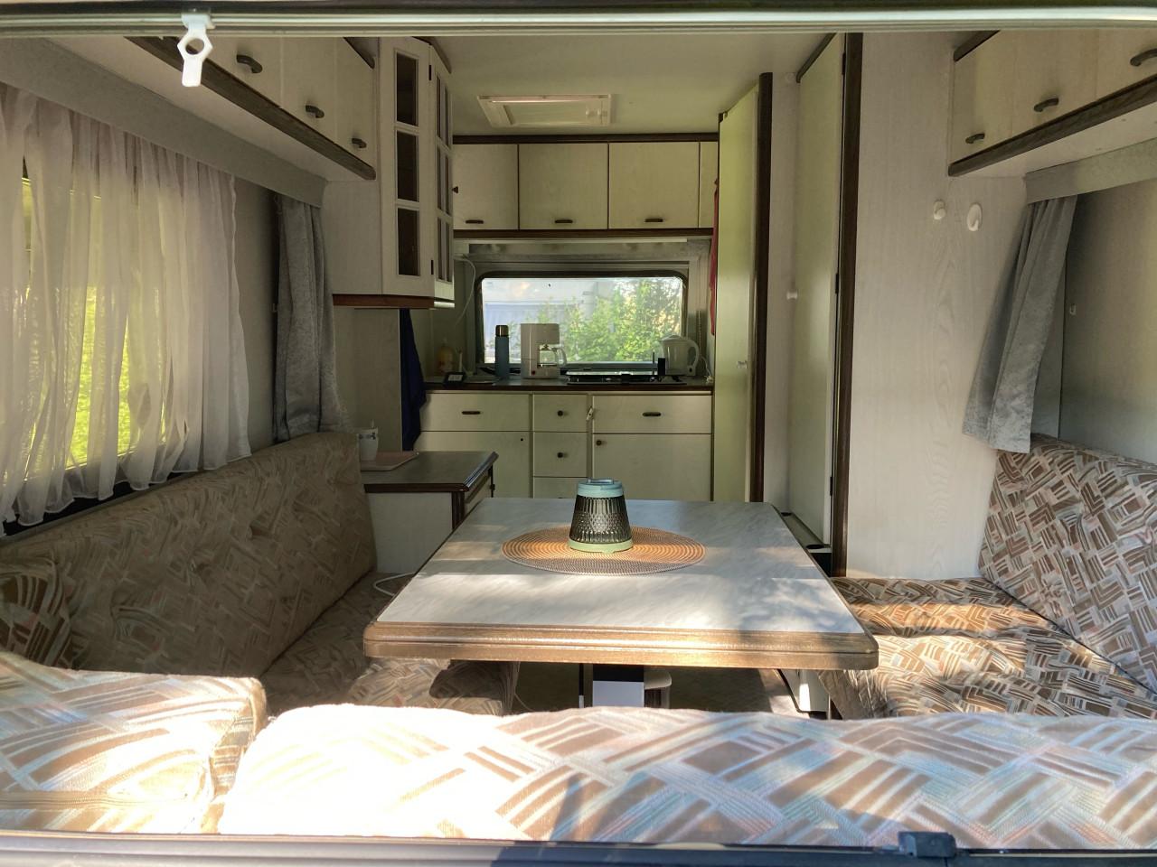Hobby 400 met badkamer en rondzit