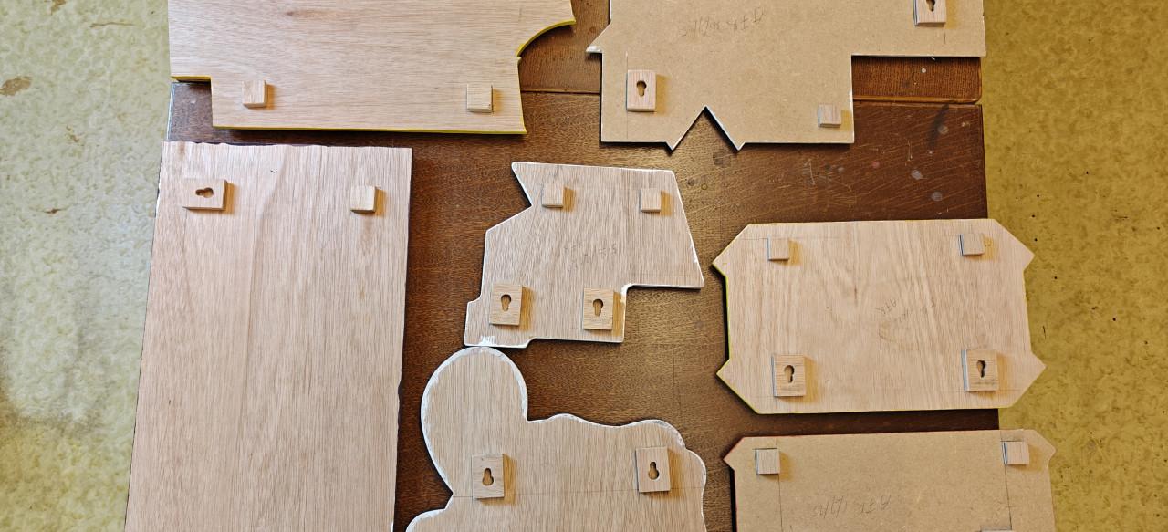 Fleur u Mancave op verschilde Logo’s  van Artiesten .